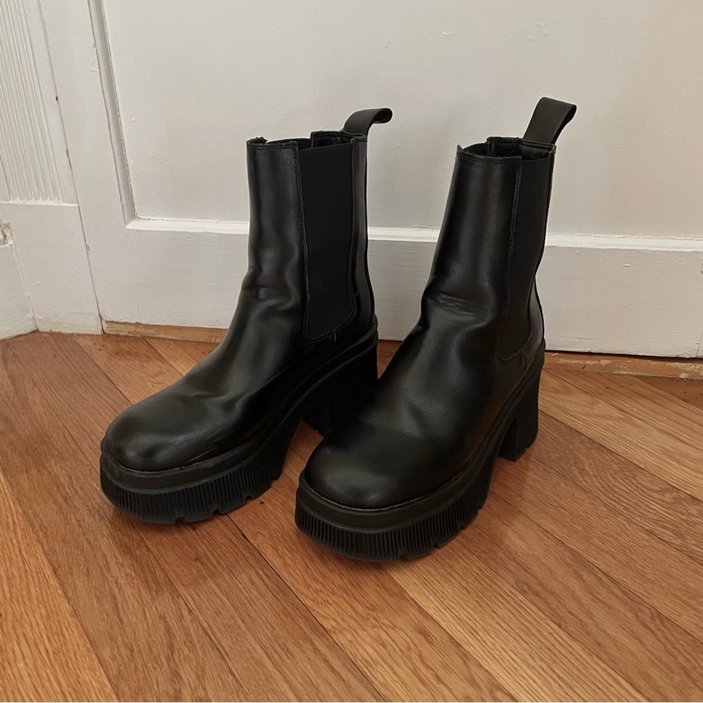 Platform faux leather black boots